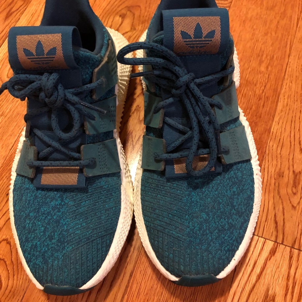 Addidas sport shoes
